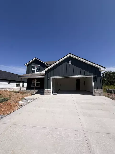 925 Bankside Dr, Clarksville, TN 37043