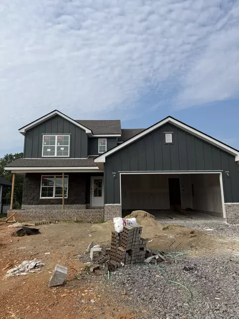 925 Bankside Dr, Clarksville, TN 37043
