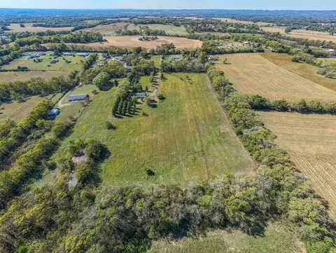1064 Lauderdale Ln, Bethpage, TN 37022