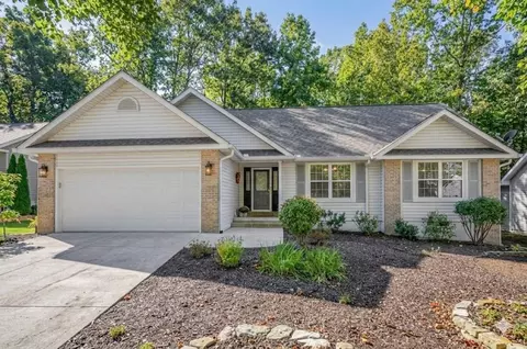 143 Lakeside Dr, Crossville, TN 38555