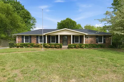 2176 Allendale Dr, Clarksville, TN 37043