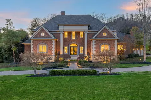 384 Lake Valley Dr, Franklin, TN 37069