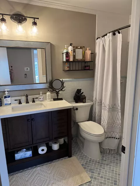 Bath - 470 Askin Ln, Baxter, TN 38544 photo 1 of 3
