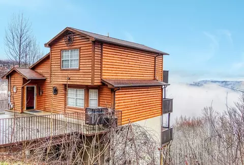 943 Crooked Ridge Rd, Gatlinburg, TN 37738