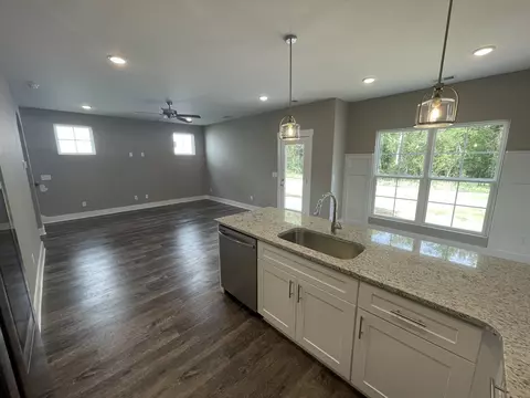 Living - 2231 Barringer Ln, Murfreesboro, TN 37128 photo 2 of 7
