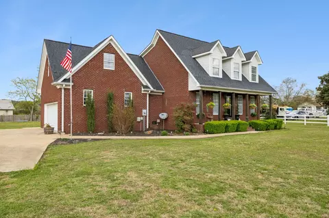 6012 Worthington Rd, Columbia, TN 38401