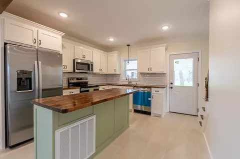 Kitchen - 402 W Commerce St, Loretto, TN 38469 photo 1 of 2