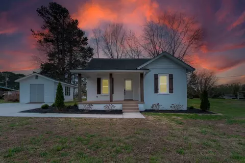 Exterior - 402 W Commerce St, Loretto, TN 38469 photo 2 of 5