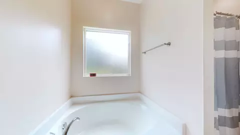 Bath - 2003 Case Way, Fairview, TN 37062 photo 2 of 3