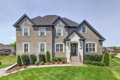 1014 Keeneland Dr, Gallatin, TN 37066