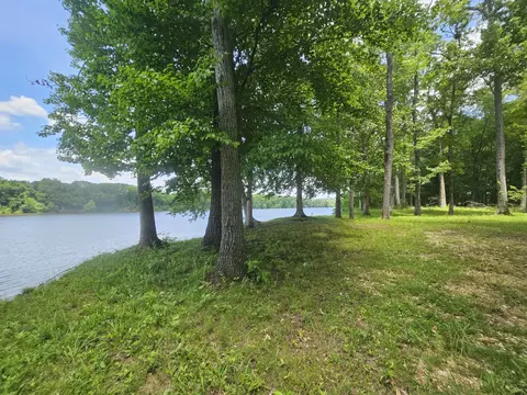 2615 Col James Hardin Dr, Clifton, TN 38425