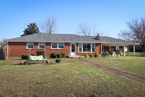 1800 Meadowbrook Dr, Springfield, TN 37172