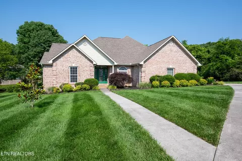 210 Oologila Pl, Loudon, TN 37774
