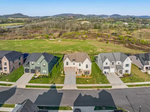 3476 Burgate Trl, Thompsons Station, TN 37179