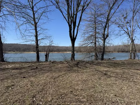 437 Hardin Bottom Rd, Clifton, TN 38425