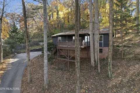 1429 Crestwood Dr, Louisville, TN 37777