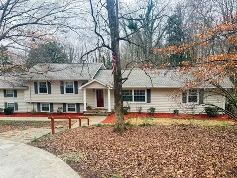 1515 Crestway Dr, Athens, TN 37303