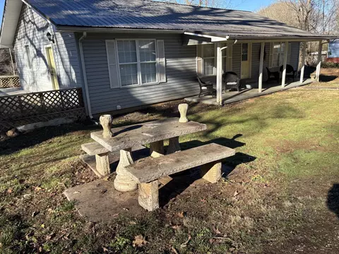 620 Southard St, Tellico Plains, TN 37385