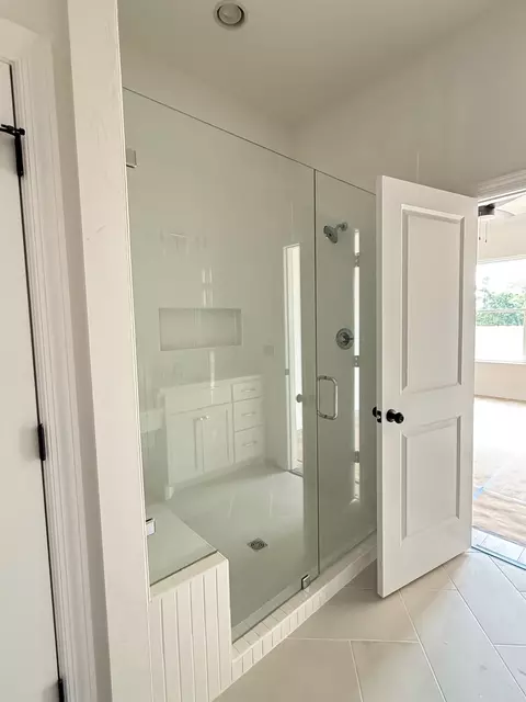 Bath - 5520 Sinclair St, Murfreesboro, TN 37127 photo 3 of 4