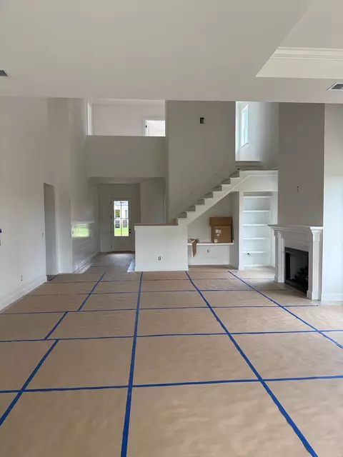 Living - 5520 Sinclair St, Murfreesboro, TN 37127 photo 2 of 3