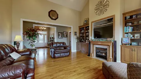 Living - 651 Williams St, Decherd, TN 37324 photo 1 of 3