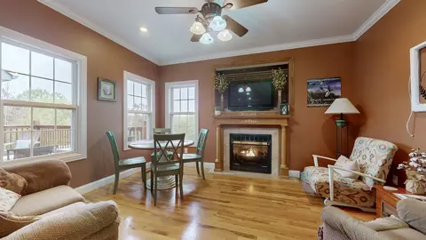 Dining - 651 Williams St, Decherd, TN 37324 photo 3 of 4