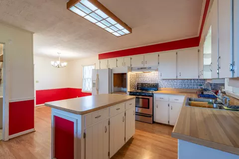 Kitchen - 118 Park St, Loretto, TN 38469 photo 2 of 3