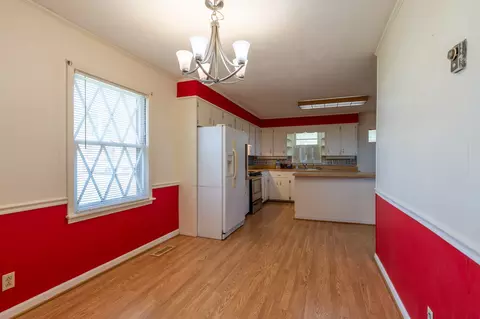 Dining - 118 Park St, Loretto, TN 38469 photo 1 of 2