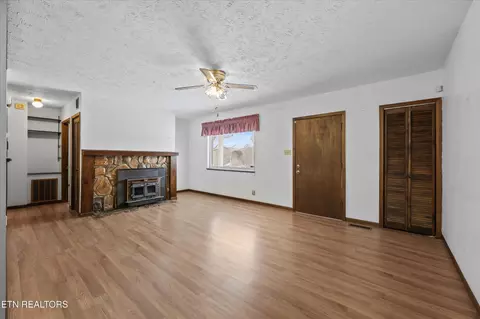 359 E Wolf Valley Rd, Heiskell, TN 37754 photo 5