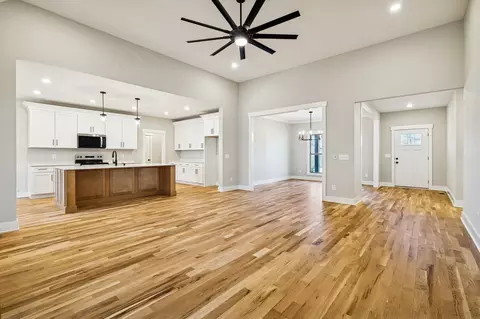 Living - 1183 Hangar Rd, Springfield, TN 37172 photo 5 of 6