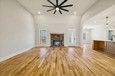 Living - 1183 Hangar Rd, Springfield, TN 37172 photo 3 of 6