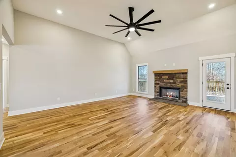 Living - 1183 Hangar Rd, Springfield, TN 37172 photo 4 of 6
