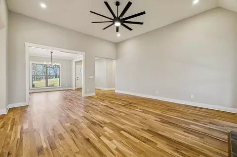 Living - 1183 Hangar Rd, Springfield, TN 37172 photo 6 of 6