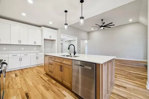 Kitchen - 1183 Hangar Rd, Springfield, TN 37172 photo 4 of 7
