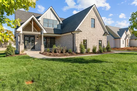 1003 Stone Creek Ln #221, Lebanon, TN 37087