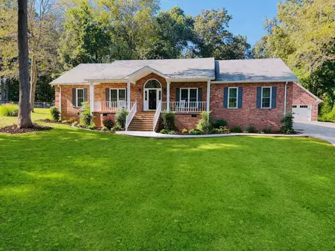 320 Spring Valley Dr, Cottontown, TN 37048