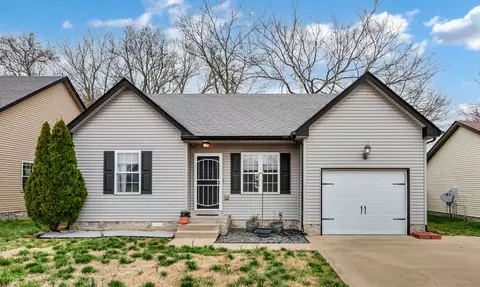 560 Falkland Cir, Clarksville, TN 37042