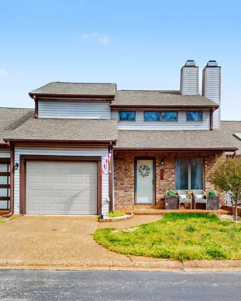 407 Country Club Ct, Clarksville, TN 37043