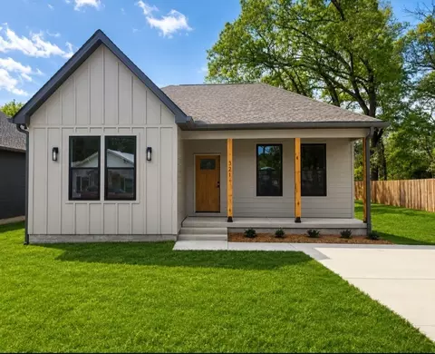 321 Jackson St, White Bluff, TN 37187
