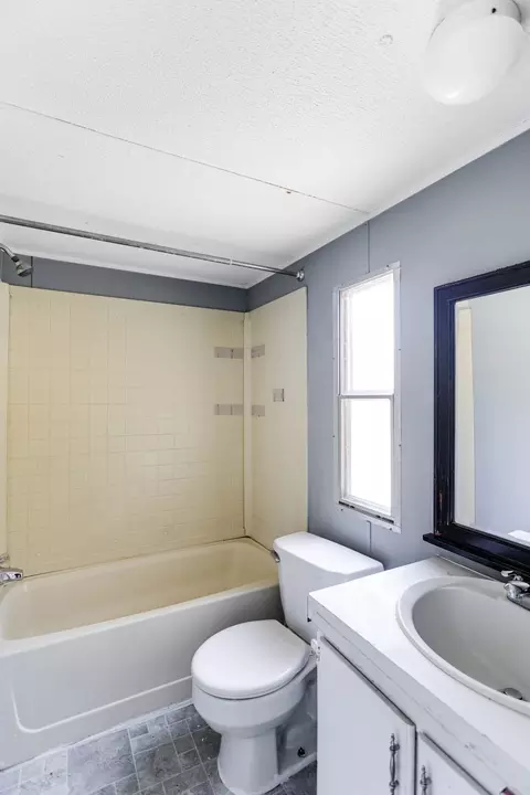 Bath - 6056 S Lamont Rd, Springfield, TN 37172 photo 3 of 3