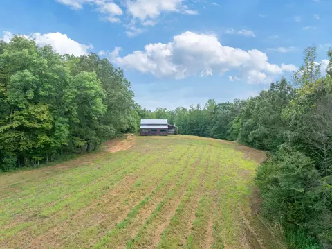 957 Holladay Rd, Parsons, TN 38363