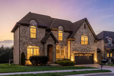 611 Southshore Pt, Mount Juliet, TN 37122