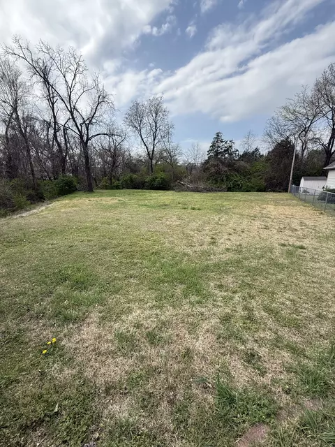 1760 University Dr, Columbia, TN 38401