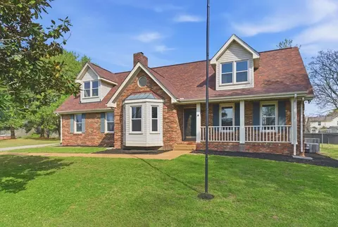 721 Clayton Dr, Clarksville, TN 37040