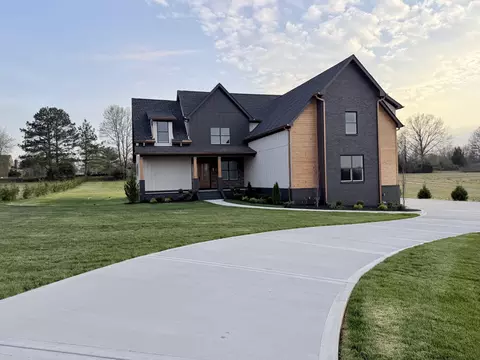 6447 Hopewell Rd, Springfield, TN 37172