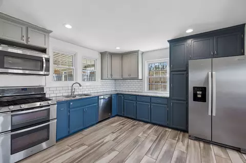 Kitchen - 404 Connell St, Springfield, TN 37172 photo 2 of 2