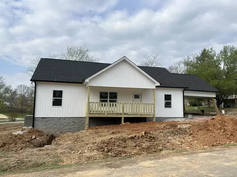1353 Sayles Cir, Lawrenceburg, TN 38464