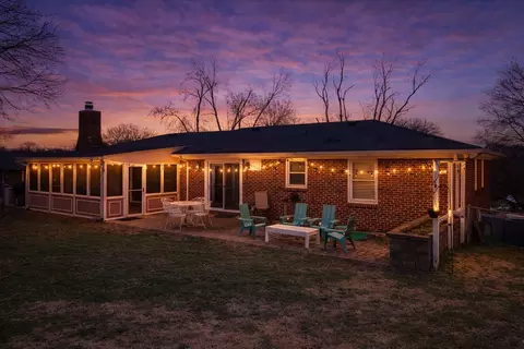 150 Lake Park Dr, Nashville, TN 37211