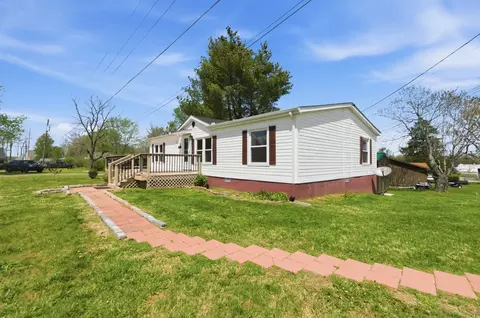 707 E Broad St, Dickson, TN 37055 photo 2