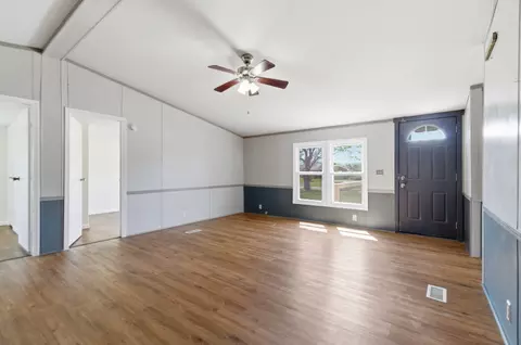 707 E Broad St, Dickson, TN 37055 photo 9